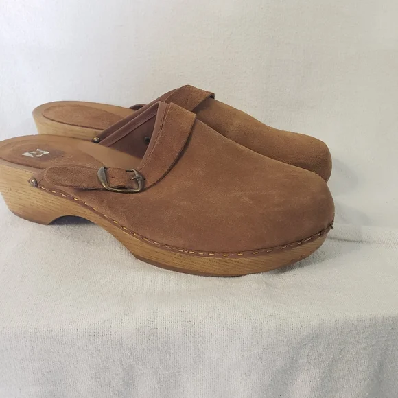 M&C Womens Brown Tan Clogs Suede Size 39 (US 8.5) Made In Spain Buckle Wood Heel - Picture 7 of 15